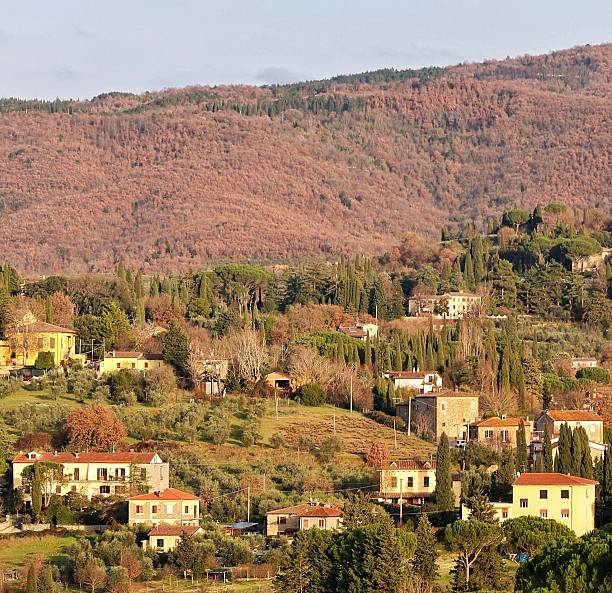 Colline e borgo della Valdinievole nei pressi di Pieve a Nievole